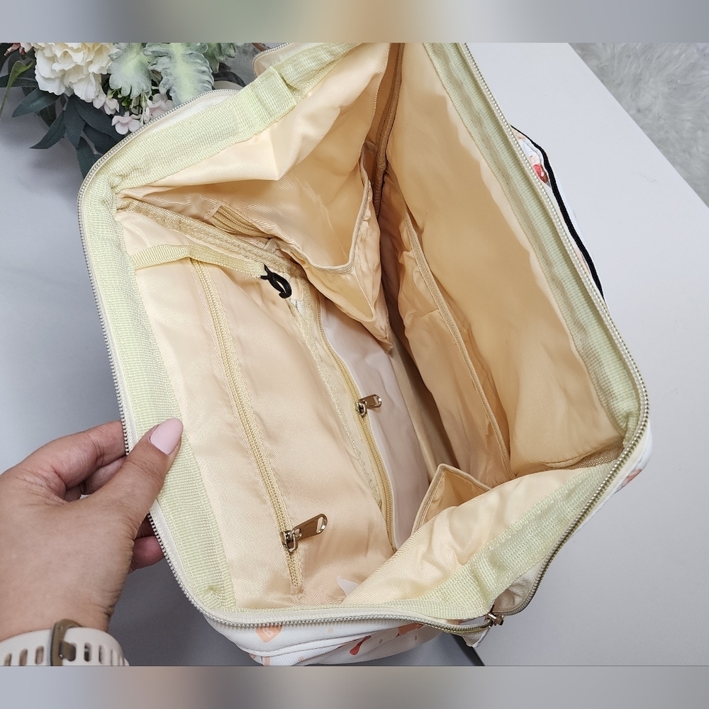 ‼️NEW IN‼️White Teddy Bear Print Diaper Backpack Fast Shipping 📦 - Picture 3 of 9